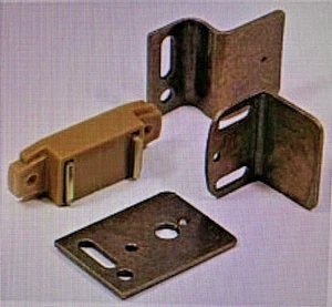 Captura magnética Amerock BP97653PT, 1-15/16 pulgadas L x 3/4 pulgadas W, plástico, bronceado - Imagen 1 de 3