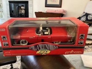 MAJORETTE Platinum 1:18 1955 Ford Thunderbird Hardtop Convertible - Picture 1 of 5