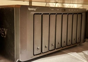 Synology DiskStation DS1815+, Système de stockage SAN/NAS d'extension DX513 39 To au total - Photo 1/6