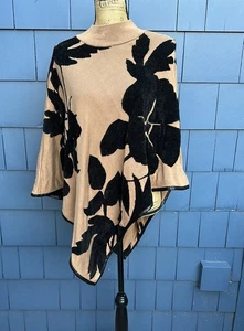 Chicos schwarz und hellbraun Blumen Achselzucken Poncho Neu mit Etikett  - Bild 1 von 11
