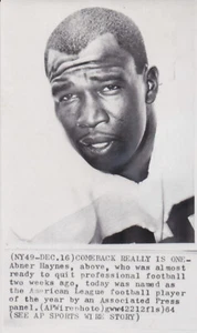 1964 Press Photo Kansas City Chiefs Football Player Abner Haynes Wins AFL MVP - Picture 1 of 2