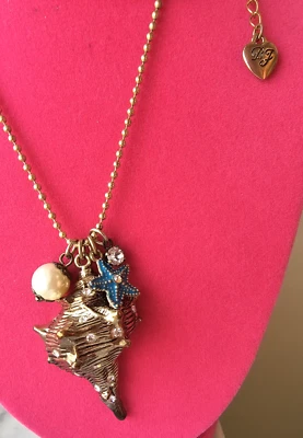 BETSEY JOHNSON Under the Sea Conch Shell  Starfish pearl Necklace Gold Crystal - Image 1 of 4
