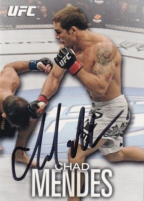 Подписанная нокаут-карта Чада Мендеса 2012 Topps UFC NO94 PSA/DNA с сертификатом подлинности WEC 50 - Изображение 1 из 4