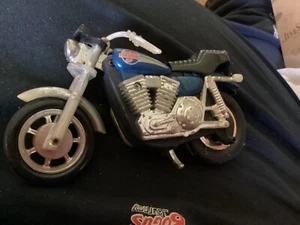 Matchbox Harley Davidson Stunt Ciclo Pull Back Casco Volante Moto P - Foto 1 di 2