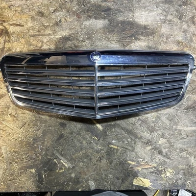 Mercedes Benz Clase E W212 2010-2013 parrilla radiador cromo superior OEM Foto 1 de 4