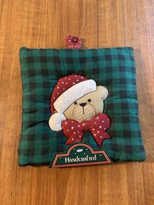Oso de peluche con soporte para maceta de Navidad con sombrero de Santa 8" cuadrado verde a cuadros - Imagen 1 de 4