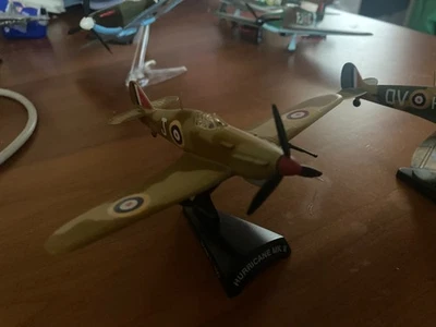 Metall Modelle Flugzeuge 2. Weltkrieg Spitfire Hawker Hurricane Luftwaffe - Bild 1 von 4
