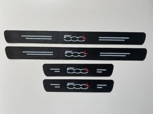 DECALCOMANIE PELLICOLA VINILE CARBONIO FIAT 500L - PROTEZIONI BATTITACCO PORTIERA - Foto 1 di 4