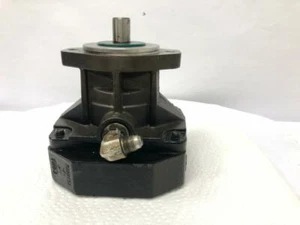 Saeur Danfoss Hydraulic Pump 7H03 - Picture 1 of 5