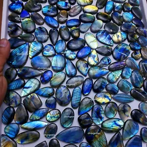 Lotto 2 Kg Cabochon Labradorite Fatto a Mano Pietre Gemme Libere Naturali 400+ pz - Foto 1 di 9