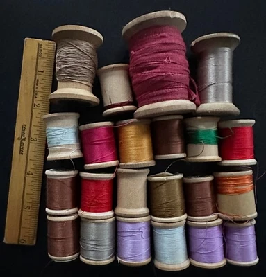 22 Vintage Wooden Spools Various Sizes Makers - Image 1 of 3