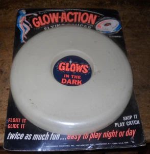 Vintage RARE 1968 HASBRO GLOW IN THE DARK NEW SEALED FLYING SAUCER - Picture 1 of 5
