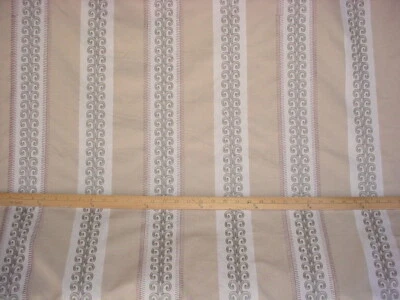 Tela de tapicería a rayas bordada Milbourne 7-1/2 años Brunschwig Fils BF10443 Foto 1 de 4