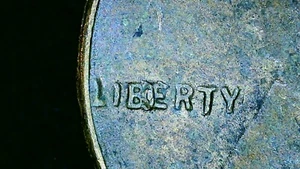 1954 S Lincoln Wheat Cent ERROR COIN RETAINED DIE CHIP on 'LIBERTY' US 1C P727 - Picture 1 of 3