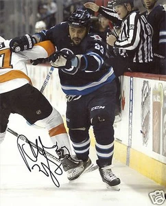 DUSTIN BYFUGLIEN WINNIPEG JETS FIRMADO 8X10 FOTO W/COA #2 - Imagen 1 de 1