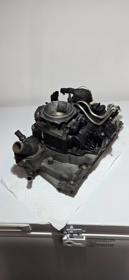 Корпус дроссельной заслонки верхнего и нижнего впускного коллектора 2003 Astro 4,3 л  - Изображение 1 из 4