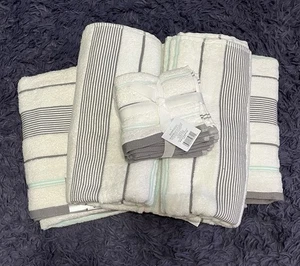 Toalla de baño Comfort Bay Grand Luxe, bloqueo de pelusa, rayas, 27" x 52" (4PK) - Imagen 1 de 2