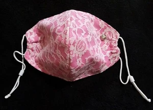 Gesichtsmaske. Spitze außen. 100% Baumwolle gefüttert. Viele Farben. Mit Herz Anhänger. Neu ohne Etikett - Bild 1 von 1