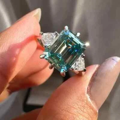 Помолвочное кольцо с 3 камнями с зеленым изумрудом муассанитом покрытие белым золотом 14 карат 4,85 TCW - Изображение 1 из 4
