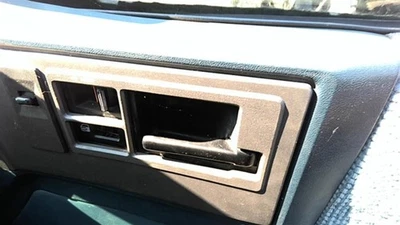 S10BLAZER 1990 Door Handle Interior 30615806 Foto 1 de 4
