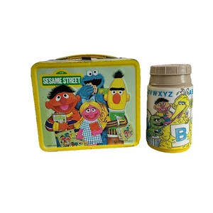 Lunchbox Aladdin vintage 1979 Sesame Street metallo con thermos NO top - Foto 1 di 21