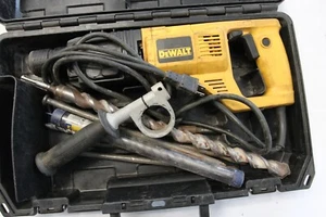 Trapano avvitatore DeWalt DW557 1" SDS MARTELLO con custodia con cavo TESTATO!! BELLO! W BITS! - Foto 1 di 12