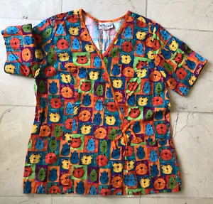 MAD ABOUT SCRUBS woman multicolored CAT print TOP 100% LG cotton multipocket EUC - Picture 1 of 6