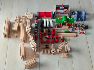 Brio Holzeisenbahn - Starterset A + B, Schnellzug, Metro, Feuerwehr - Bild 1 von 3
