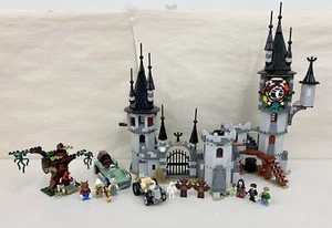 LEGO Monster Fighters Vampyre Castle 9468 & Werewolf 9463 with 9 Minifigures - Picture 1 of 5