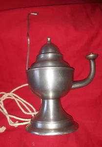 PETITE LAMPE A HUILE EN ETAIN 14 cm environ.TITRE-MURALE OU DE TABLE  BON ETAT - Imagen 1 de 9
