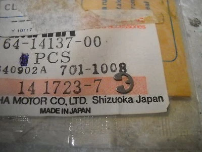 Новый из старых запасов оригинальный зажим карбюратора Yamaha 1967-96 YZ60 Moto TY250 Trials TZ750 164-14137-00 - Изображение 1 из 3