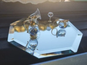 Set 4 pezzi in cristallo Swarovski, con espositore a specchio e borsa vintage con perline oro - Foto 1 di 17