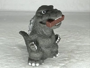 2000 Godzilla 1.5" 1954 Godzilla Eating Train Mini Figure Finger Puppet Gashapon - Picture 1 of 3