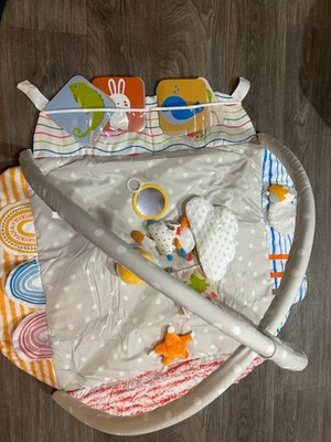 NEW ! baby gym play mat / tunmy mat from baby to toddler. Brand new in the box  Foto 1 de 4