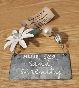 Letrero de placa de metal C R Gibson Sandra Magsamen “Sun Sea Sand Serenity” 4”x5,5” nuevo con etiquetas - Imagen 1 de 4