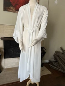 Elegant White Silk Chiffon Robe With Lace Detail - Picture 1 of 10