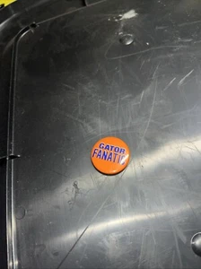 Vintage Florida Gators "Gator Fanatic" Pin-Back Button Football Pin - Bild 1 von 3