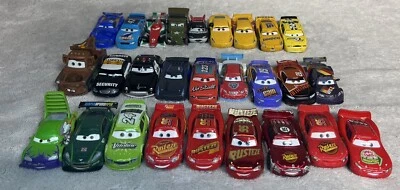 Lote de 30 autos diecast Disney Pixar - Iluminación McQueen, Sarge y más Foto 1 de 4