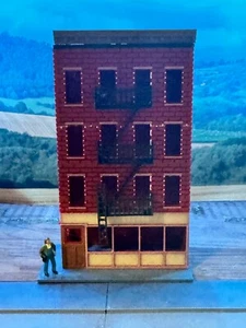 HO Corner Building w/ Store Front - Picture 1 of 5
