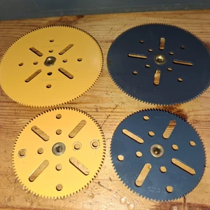4 X PZ (2 CADAUNO #27B/27C) NERO LUCIDO/GIALLO MECCANICO TIMBRATO RUOTA DENTATA - Foto 1 di 2