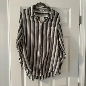 NUEVO CON ETIQUETAS Lucky Brand | Blusa con botones a rayas grises y blancas | Talla M - Imagen 1 de 8