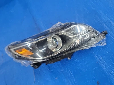 2013-2015 RIGHT PASSENGER SIDE CHEVROLET MALIBU TYC HEADLIGHT HID HEADLIGHT.  - Image 1 of 4