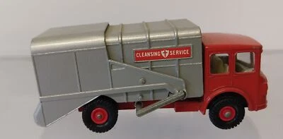 Matchbox King Size #7 Refuse 'Cleansing Service' Refuse Truck Toy - Image 1 of 4
