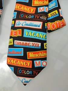 * NEW * MOSCHINO PURE SILK TIE & Tags / Packaging - PRISTINE PERFECT AMAZING !! - Picture 1 of 10