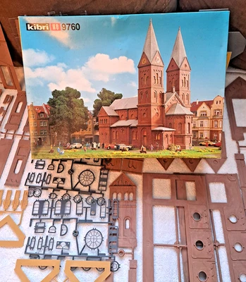 KIT MODELO IGLESIA ROMÁNICA KIBRI HO ESCALA #9760, NUEVO, ALEMANIA, CAJA ABIERTA LR Foto 1 de 4