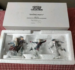 Collezione Heritage Village Pattinaggio Party Dept 56 Set di 3 accessori - Foto 1 di 10