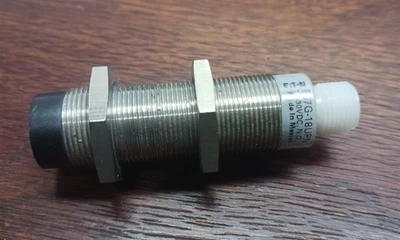 Eaton E57G-18UPN12-Q 10V to 30V 600Hz 3W 100mA Cylindrical Proximity Sensor - Image 1 of 3