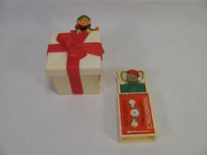 ZWEI HALLMARK MERRY MINIATURES BUTTON BOX MAUS & GESCHENKBOX ELFE WEIHNACHTSBOXEN #6 - Bild 1 von 5