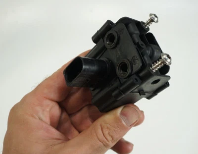 11-2016 bmw 535i 550i  GT F07 air supply suspension solenoid valve block - Image 1 of 4