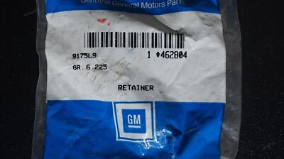 Nuevo de Lote Antiguo GMC 1985-91 Chevrolet GMC K/V 30/3500 Pasador de Dirección Cojinete Tapa Retenedor - Fabricante de Equipo Original Foto 1 de 2